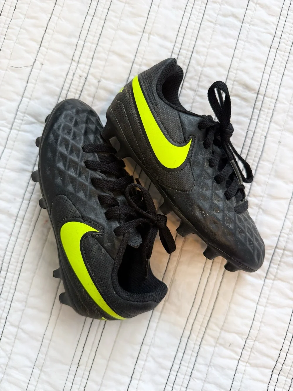 Nike Soccer Cleats Tiempo Jr. Black Green size Little Kids 10